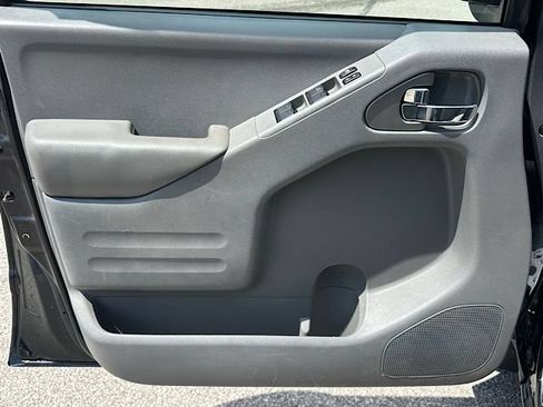 Used 2018 Nissan Frontier SV AWD/4WD image 17