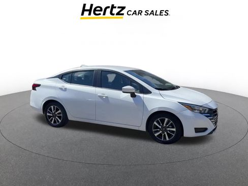 Used 2025 Nissan Versa SV image 1