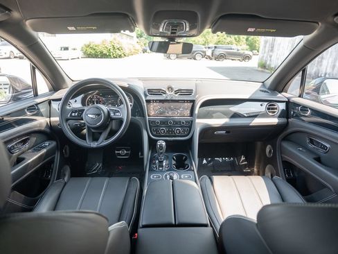 Used 2024 Bentley Bentayga Extended Wheelbase AWD/4WD image 18