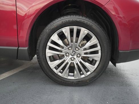 Certified 2023 Toyota Venza XLE image 37