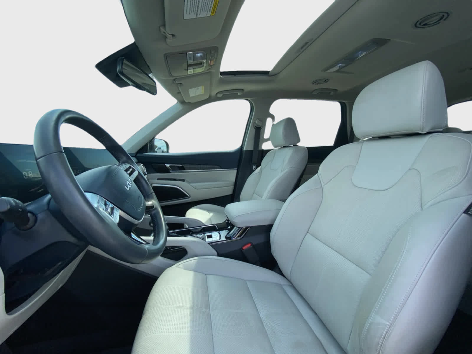 Used 2025 Kia Telluride EX w/ EX Captain's Chair Package FWD image 13