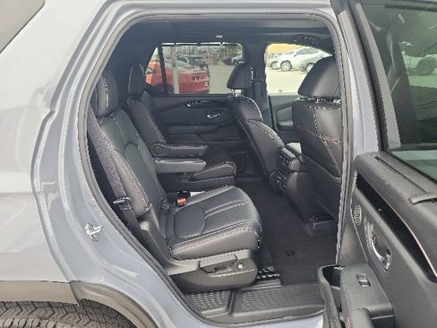 Used 2025 Honda Pilot TrailSport image 45