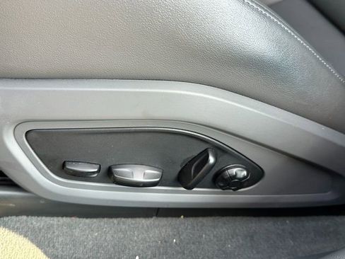 Used 2020 Porsche Taycan 4S image 24