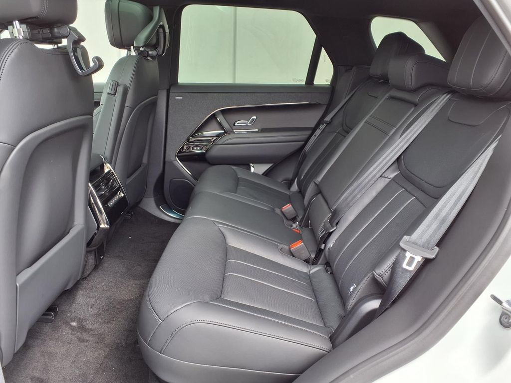 New 2026 Land Rover Range Rover Sport Dynamic SE AWD/4WD image 8