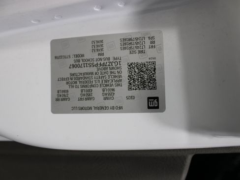 Used 2025 GMC Savana 3500 LT w/ LT Preferred Equipment Group RWD image 32