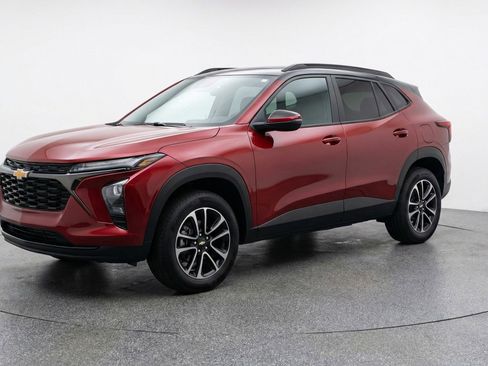 Used 2025 Chevrolet TrailBlazer LT image 3