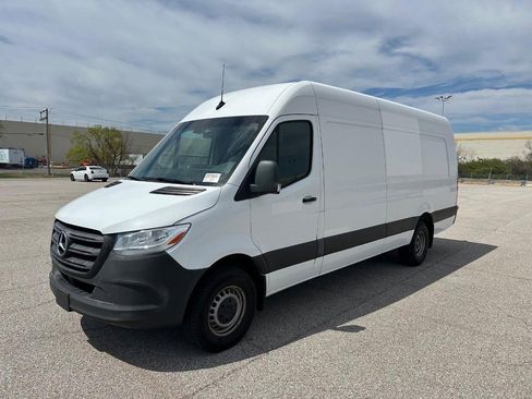 Used 2021 Mercedes-Benz Sprinter 3500 w/ Driver Convenience Package image 5