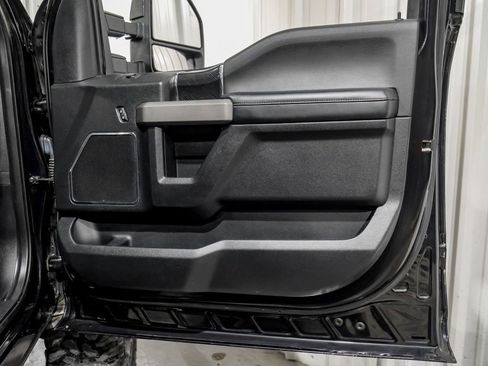 Used 2021 Ford F250 Platinum w/ FX4 Off-Road Package image 45