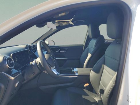 Used 2025 Mercedes-Benz GLC 300 image 22