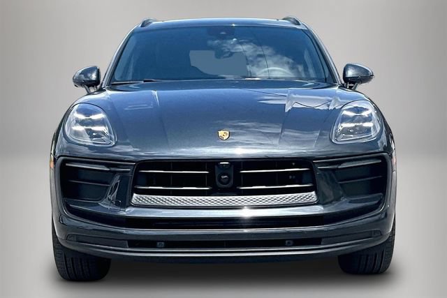 Used 2025 Porsche Macan AWD/4WD image 3