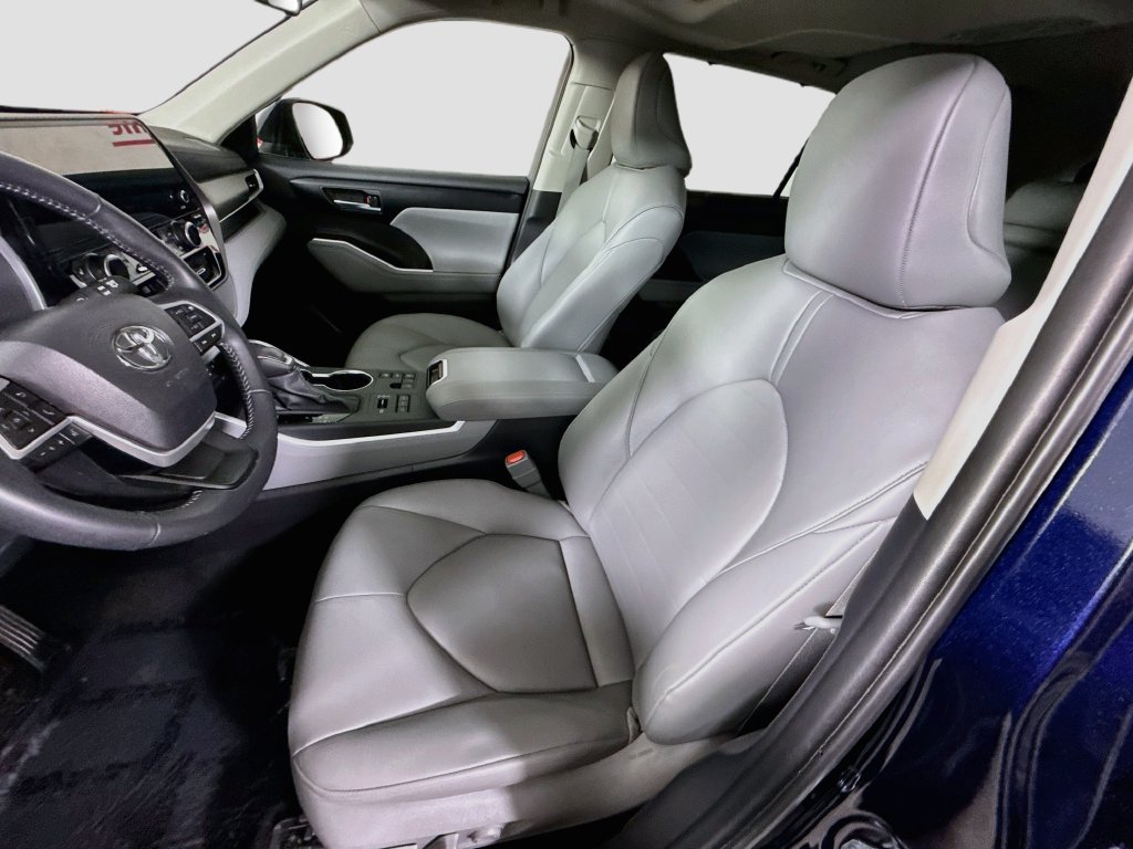 Used 2025 Toyota Highlander XLE AWD/4WD image 26