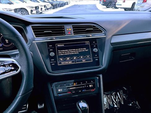 Used 2024 Volkswagen Tiguan SEL R-Line image 6