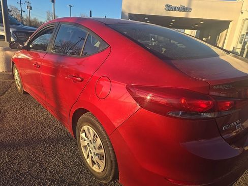 Used 2018 Hyundai Elantra SE w/ Cargo Package image 4