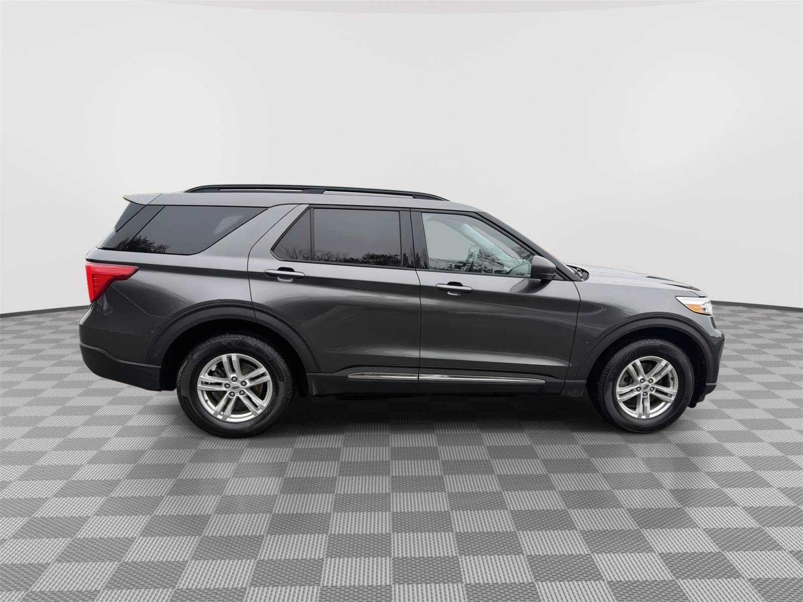Used 2020 Ford Explorer XLT w/ Equipment Group 202A AWD/4WD image 8