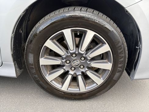 Used 2018 Toyota Sienna LE AWD/4WD image 30