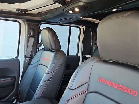 Used 2024 Jeep Gladiator Rubicon w/ Technology Group image 7