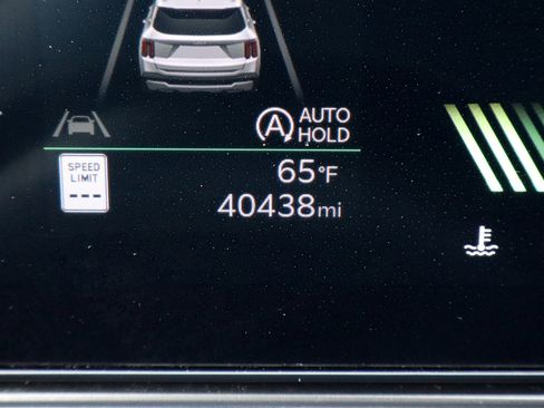 Used 2024 Kia Sorento S image 34