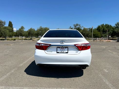 Used 2017 Toyota Camry SE FWD image 7