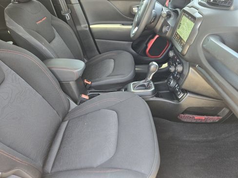 Used 2023 Jeep Renegade Trailhawk AWD/4WD image 15