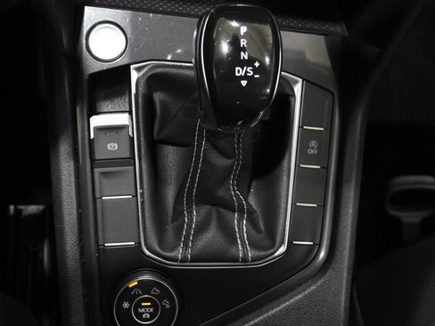 Used 2022 Volkswagen Tiguan SE AWD/4WD image 19