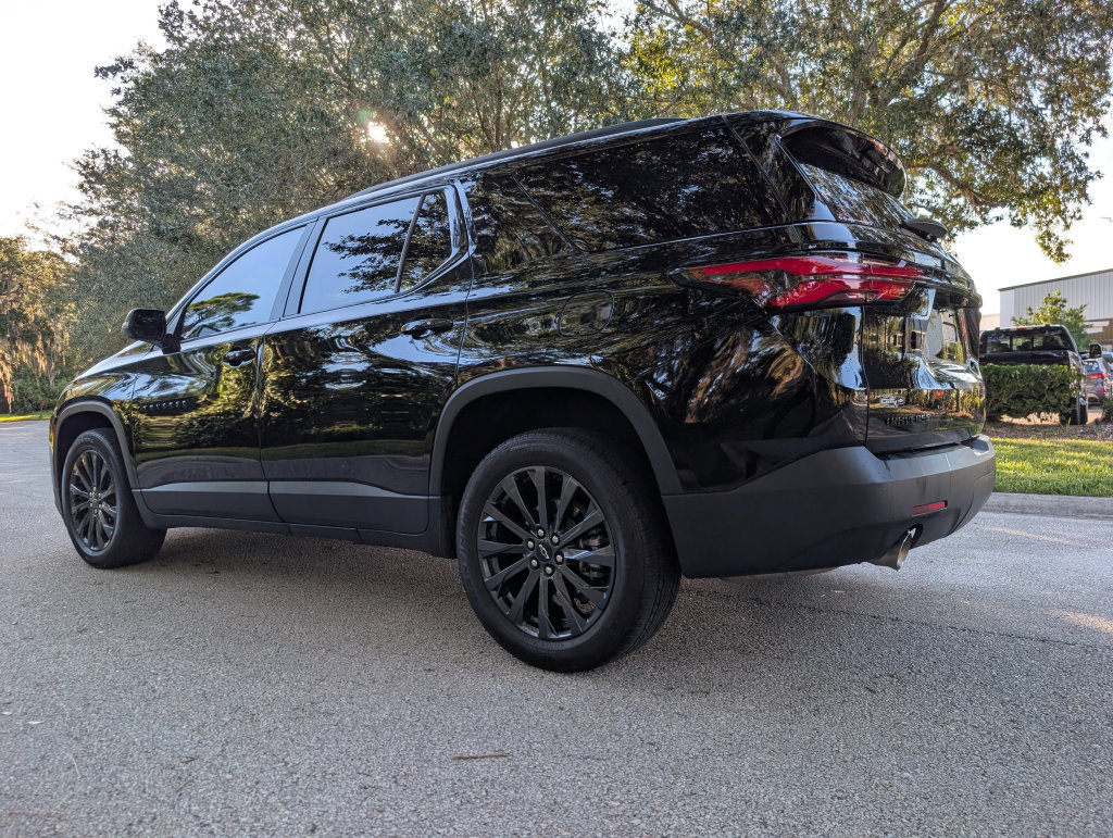 Used 2023 Chevrolet Traverse RS FWD image 6