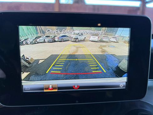 Used 2019 Mercedes-Benz GLC 300 w/ Premium Package image 17