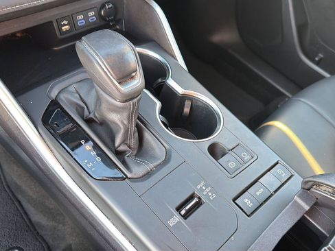 Used 2022 Toyota Highlander XLE FWD image 29