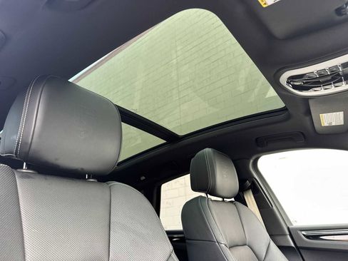 Used 2025 Porsche Macan Turbo image 18