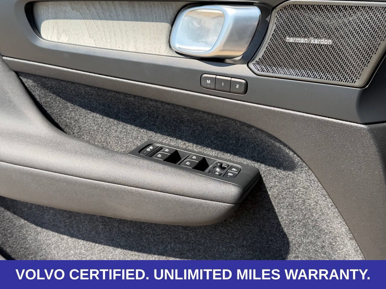 Certified 2024 Volvo XC40 B5 Ultimate AWD/4WD image 25
