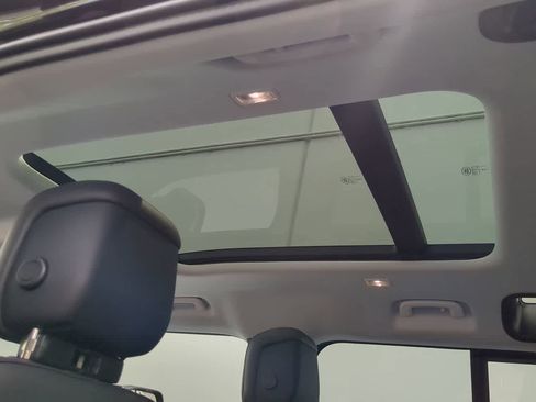 Used 2025 Land Rover Defender 110 S image 23