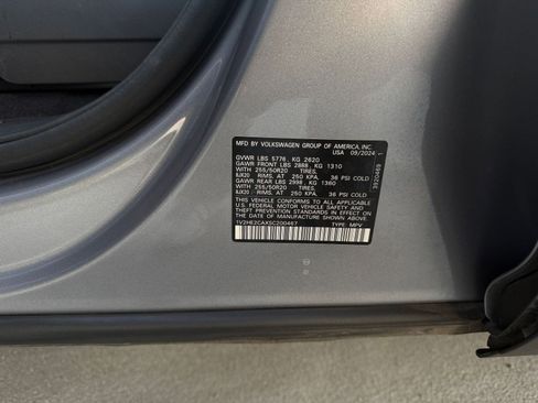 Used 2025 Volkswagen Atlas Cross Sport SE image 28