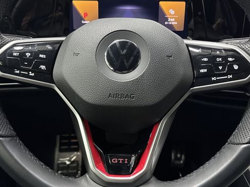 Used 2022 Volkswagen GTI SE image 17
