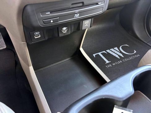 Used 2024 Honda Odyssey Touring image 23