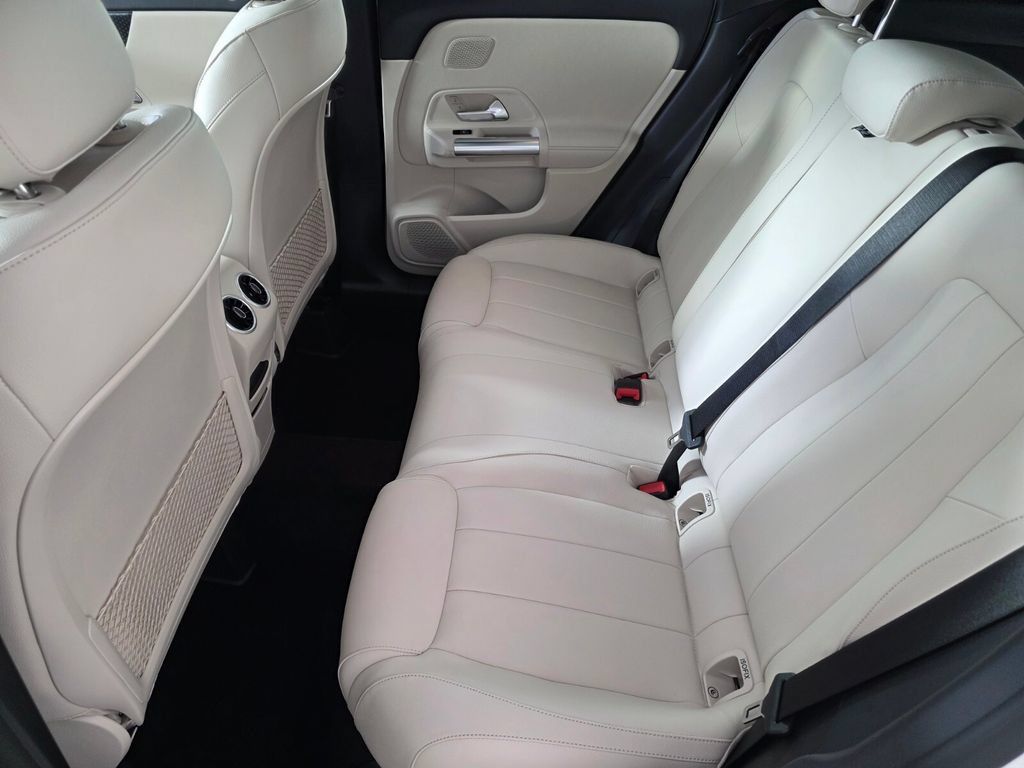 New 2026 Mercedes-Benz GLA 250 image 11