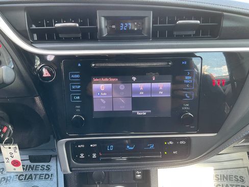 Used 2018 Toyota Corolla SE FWD image 24