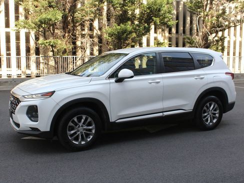 Used 2019 Hyundai Santa Fe SE image 12