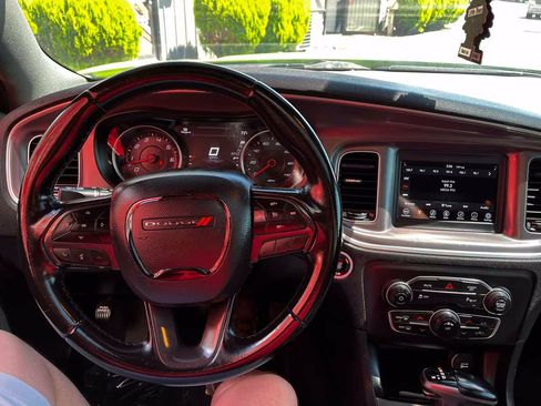 Used 2019 Dodge Charger SXT RWD image 9