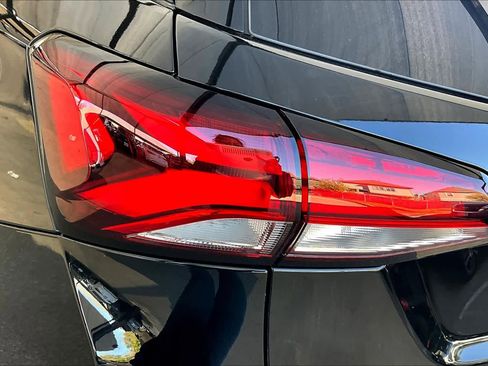 Used 2024 Chevrolet Equinox Premier image 27