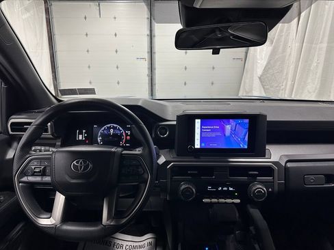 Used 2025 Toyota 4Runner SR5 AWD/4WD image 16