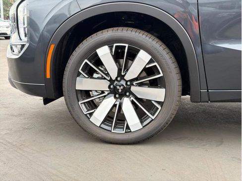 Used 2025 Mitsubishi Outlander SEL image 9