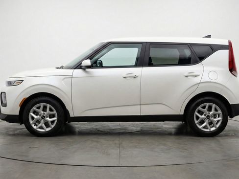 Used 2025 Kia Soul LX w/ LX Technology Package image 5
