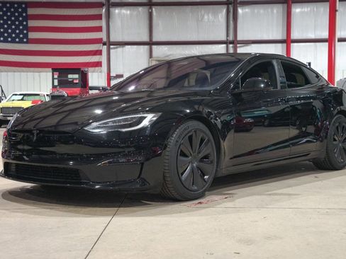 Used 2022 Tesla Model S Plaid image 1