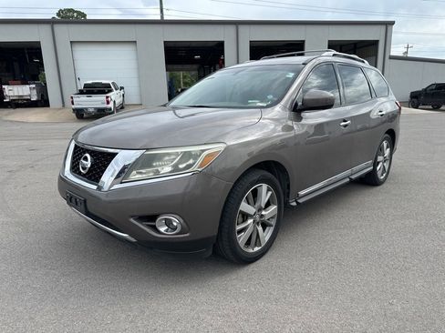 Used 2014 Nissan Pathfinder Platinum w/ Platinum Premium Package FWD image 1