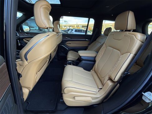 New 2025 Jeep Grand Cherokee L Summit w/ Obsidian Package image 21