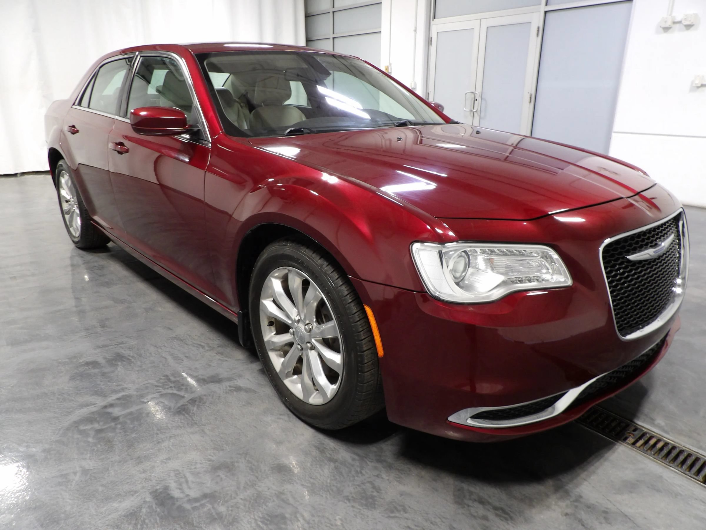 Used 2018 Chrysler 300 Touring L AWD/4WD image 2