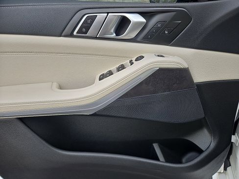 Certified 2022 BMW X5 xDrive40i w/ M Sport Package image 13