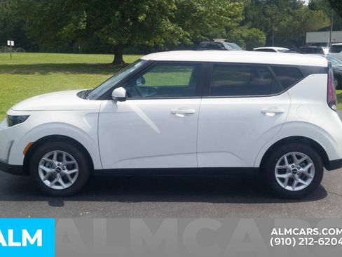 Used 2025 Kia Soul LX w/ LX Technology Package FWD image 10