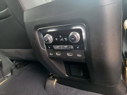 Used 2023 GMC Yukon XL Denali AWD/4WD image 29