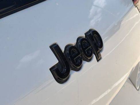 Used 2021 Jeep Grand Cherokee L Laredo RWD image 12