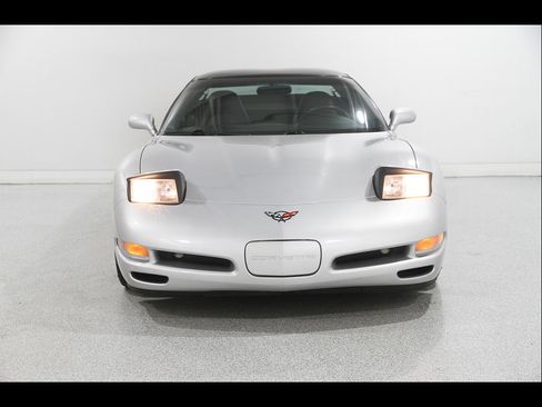 Used 1998 Chevrolet Corvette Coupe w/ Roof Pkg RWD image 3